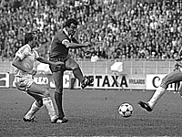 Рэй Кеннеди забивает гол в ворота "Реала" в финале Кубка европейских чемпионов. 1981 год
