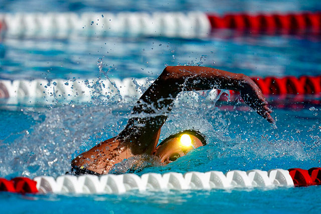 Эшли Твичелл участвует в соревнованиях по заплыву на дистанции 800 метров вольным стилем среди женщин на соревнованиях TYR Pro Swim Series 8 апреля 2021 года в Мишн-Вьехо, Калифорния