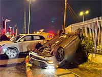 На выезде из Холона в сторону Тель-Авива перевернулся автомобиль, трое пострадавших