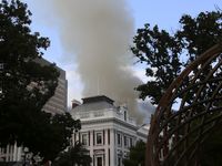 В здании парламента ЮАР в результате пожара обрушилась крыша