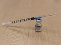 Исследование: четвертая доза вакцины в пять раз увеличивает количество антител