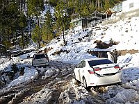 Десятки туристов погибли в Пакистане, застряв на горной трассе во время снегопада