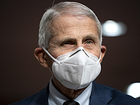 Главный инфекционист США полагает, что штамм "омикрон" может привести к окончанию пандемии