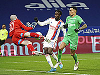 В стартовом матче двадцать второго тура чемпионата Франции "Лион" победил "Сент-Этьен" 1:0