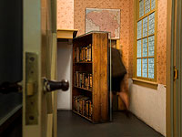 Тайное убежище, в котором скрывалась Анна Франк в отреставрированном доме-музее в Амстердаме