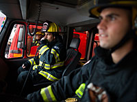 Пожар в Петах-Тикве; один человек спасен пожарными