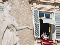 Папа Римский Бенедикт попросил прощения за священников, растлевавших детей