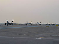 В ОАЭ приземлились американские самолеты F-22