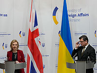 Дмитрий Кулеба на совместной пресс-конференции с министром иностранных дел Великобритании Элизабет Трасс. Киев, 17 февраля 2022 года.