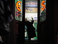 Банк России экстренно удвоил учетную ставку, чтобы остановить обвал рубля