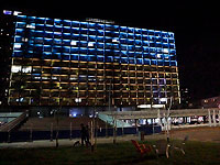Здание муниципалитета Тель-Авива окрашено в цвета украинского флага
