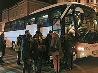Четыре автобуса с израильтянами и украинскими евреями прибыли на пропускной пункт в Краковеце