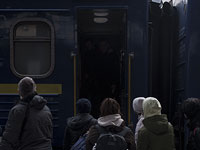 Источник: в результате авианалета в эвакуационном поезде в Донецкой области погиб один человек