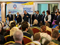 Министр иностранных дел Яир Лапид на встрече с репатриантами из Украины, которые сегодня вечером вылетают в Израиль, во время визита в Центр репатриации Еврейского агентства в Бухаресте