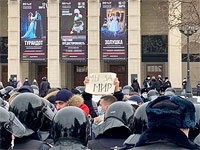 В России прошли акции протеста против войны в Украине, более 800 задержанных