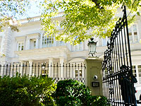 В Лондоне сквоттеры захватили дом российского миллиардера Олега Дерипаски