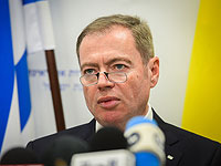 "Кешет": посол Украины в Израиле преподнес букет цветов Айелет Шакед