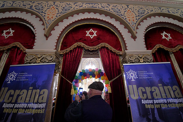 Празднование Пурима в синагоге Coral Temple в Бухаресте, Румыния