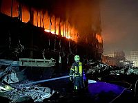 Последствия обстрела Киева: восемь погибших, пожары в торговом центре и на парковке