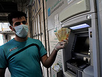 Палестинцы, работающие в Израиле, начнут получать зарплаты через банки ПА
