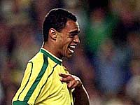 Денилсон в матче чемпионата мира 1998 года
