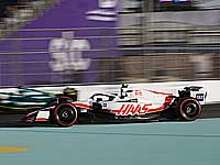 Болид Мика Шумахера в калификациии "Гран-при Саудовской Аравии"