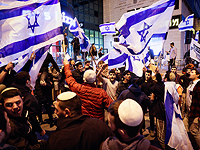 Сотни израильтян участвуют в акции протеста, проходящей на месте теракта в Хадере