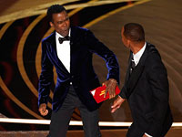 Актер Уилл Смит извинился за то, что ударил ведущего шоу на церемонии "Оскар"