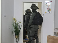 Обыск в одном из домов в Вади Ара