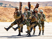 Сирийские солдаты во время учений на российской базе в 50 км от Дамаска