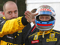 Через неделю после возобновления производства Renault объявила, что уйдет из России