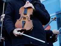 В Париже около мусорного бака найдена скрипка стоимостью 100 тысяч евро, похищенная в прошлом году