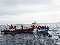 У побережья Ливии затонуло судно, на борту которого находились более 30 мигрантов