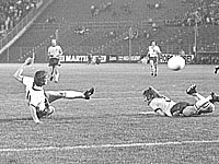 Чемпионат мира 1974. Йоахим Штрайх забивает гол в ворота сборной Австралии