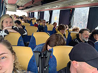 43 автобуса за полтора месяца войны: как израильтяне вывозят украинцев и ввозят "гуманитарку"