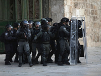 Очередная пятница Рамадана: сотни мусульман устроили беспорядки на Храмовой горе в Иерусалиме