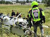 Легкомоторный самолет совершил аварийную посадку возле Рош-Пины; двое пострадавших