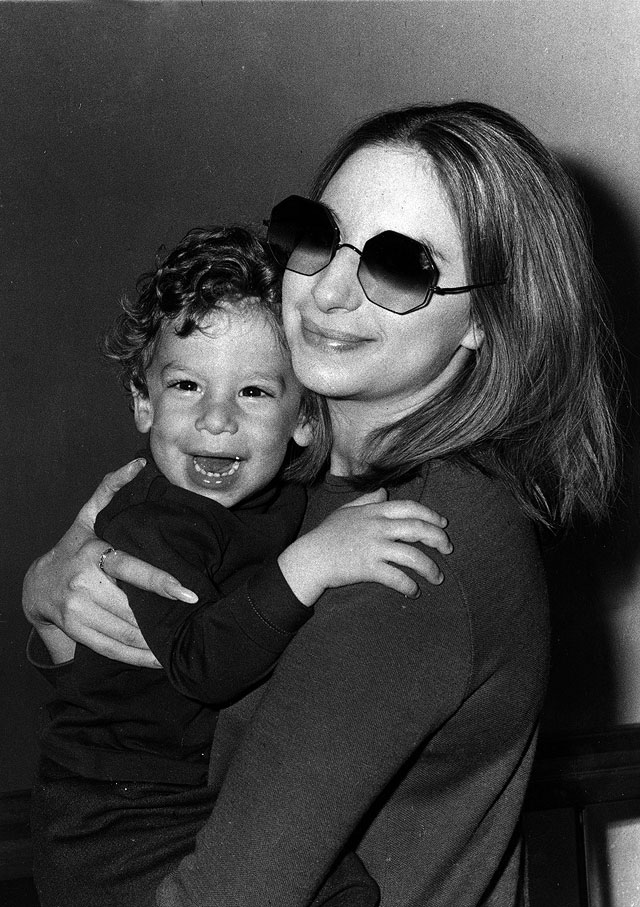 С сыном Джейсоном, 1969 год
