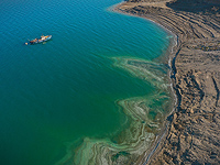 В районе пляжа Неве Мидбар на Мертвом море ведутся поиски 10 отдыхающих