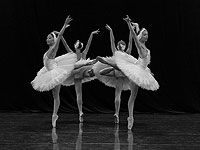Звезды The Royal Ballet из Лондона Марианела Нуньес и Вадим Мунтагиров на сцене Израильского балета