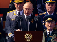 "Россия нанесла упреждающий удар агрессорам". Путин на параде в Москве