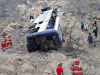 В Перу автобус упал в пропасть, не менее 11 погибших