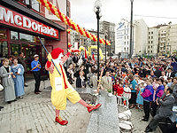 McDonald's уходит из России. СМИ: сеть продолжит работать под новым брендом