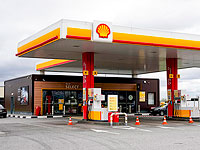 Shell перестает продавать топливо в России, автозаправки покупает "Лукойл"