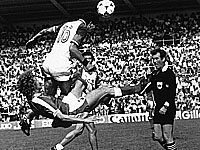Чемпионат мира 1982 года. Фаузи Мансури (номер 16) в матче против сборной Австрии