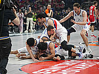 Первым финалистом Евролиги стал "Анадолу Эфес"