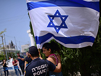 Сотни жителей Беэр-Шевы протестуют против палестинских флагов на территории университета