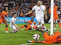 Лига наций. Поляки упустили победу в матче с голландцами, пропустив два гола за 3 минуты