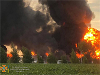 Обстрел армией РФ нефтебазы в Днепропетровской области: один погибший, множество пострадавших