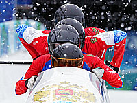 Дмитрий Степушкин (на снимке третий) участник олимпиады в Ванкувере